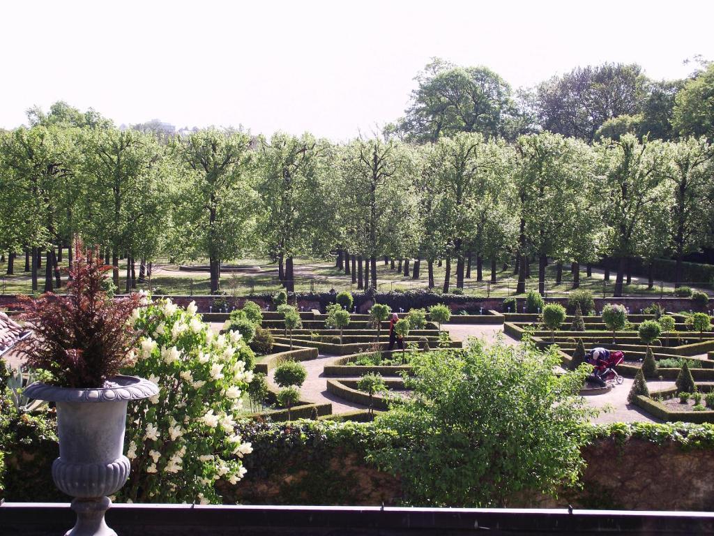 Der Platengarten Ansbach Ngoại thất bức ảnh